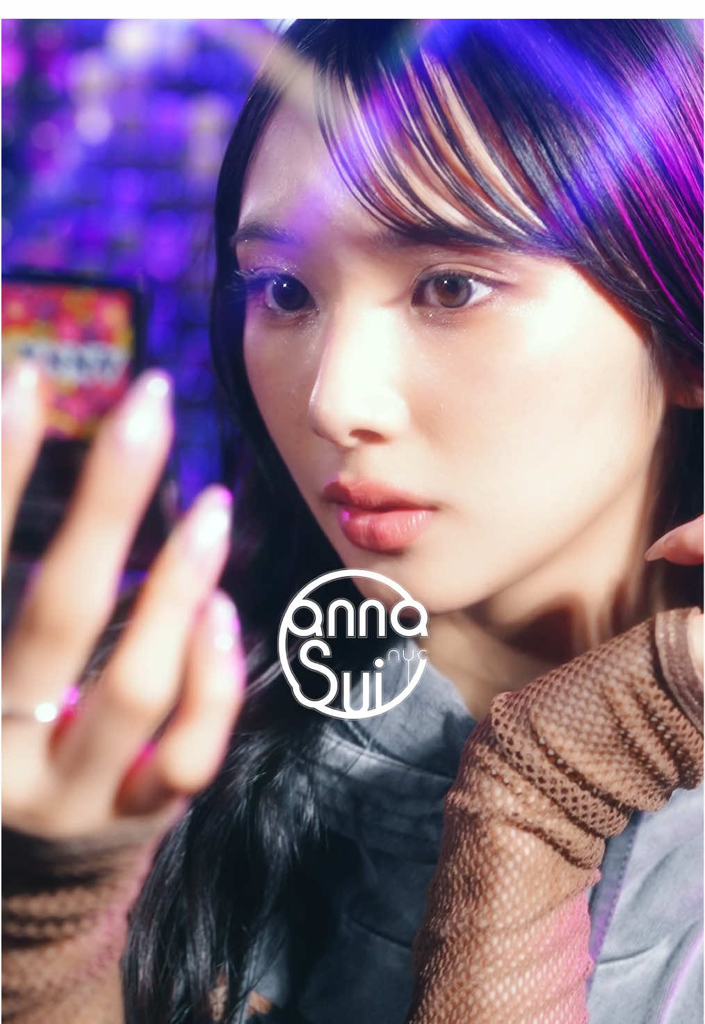 2025年10月1日（水） 10:00 DEBUT💘 これひとつで、ビジュ天才！ 3色のナチュ盛りミュートカラーで、だれでも今っぽ顔に。 3カラーパレット ＜アイカラー・フェイスカラー＞ #ANNASUI #ANNASUICOSMETICS #アナスイ #annasuicosmetics #annasui @Girls²(オフィシャル) 