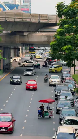 Listening to the sounds of Bangkok is something relaxing. #bangkok 