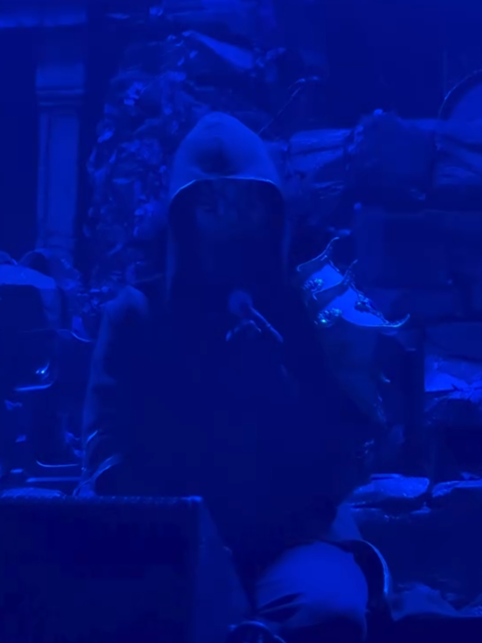 Vessel naurrr please don't put that in your mouth!  Gratitude chrisbliss21 on IG 💜 Philly 24.09.2025 #sleeptoken #sleeptokenband #sleeptokenworship #fyp 