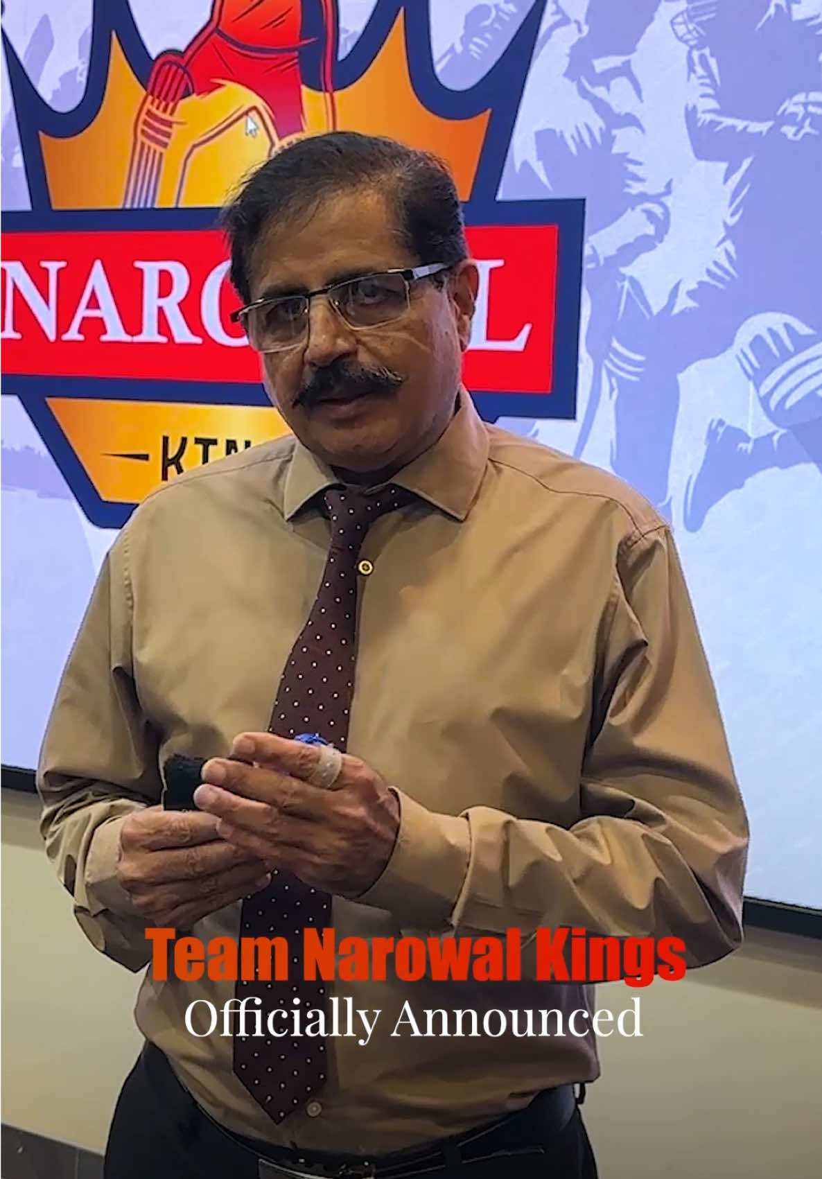 Maj (R) Israr ul Haq with Sahara for life Trust Proudly launch Team Narowal Kings for Punjab Premier league 2025 🥳🤩 #kingofbhangra #abrarulhaq #viralvideo #saharaforlifetrust #foryou @Sahara for Life Trust @Iftikhar Thakur9 @expressnews_pk @majisrarulhaq1 @Umer Israr ul haq 