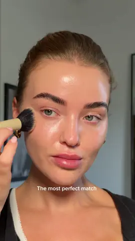 My FAVOURITE complexion duo atm, most seamless shade match I have ever had 🫶🏼  @dcypherbeauty Custom Drops  #complexionproducts #skintintfoundation #cleangirlmakeup #dcypherbeauty 