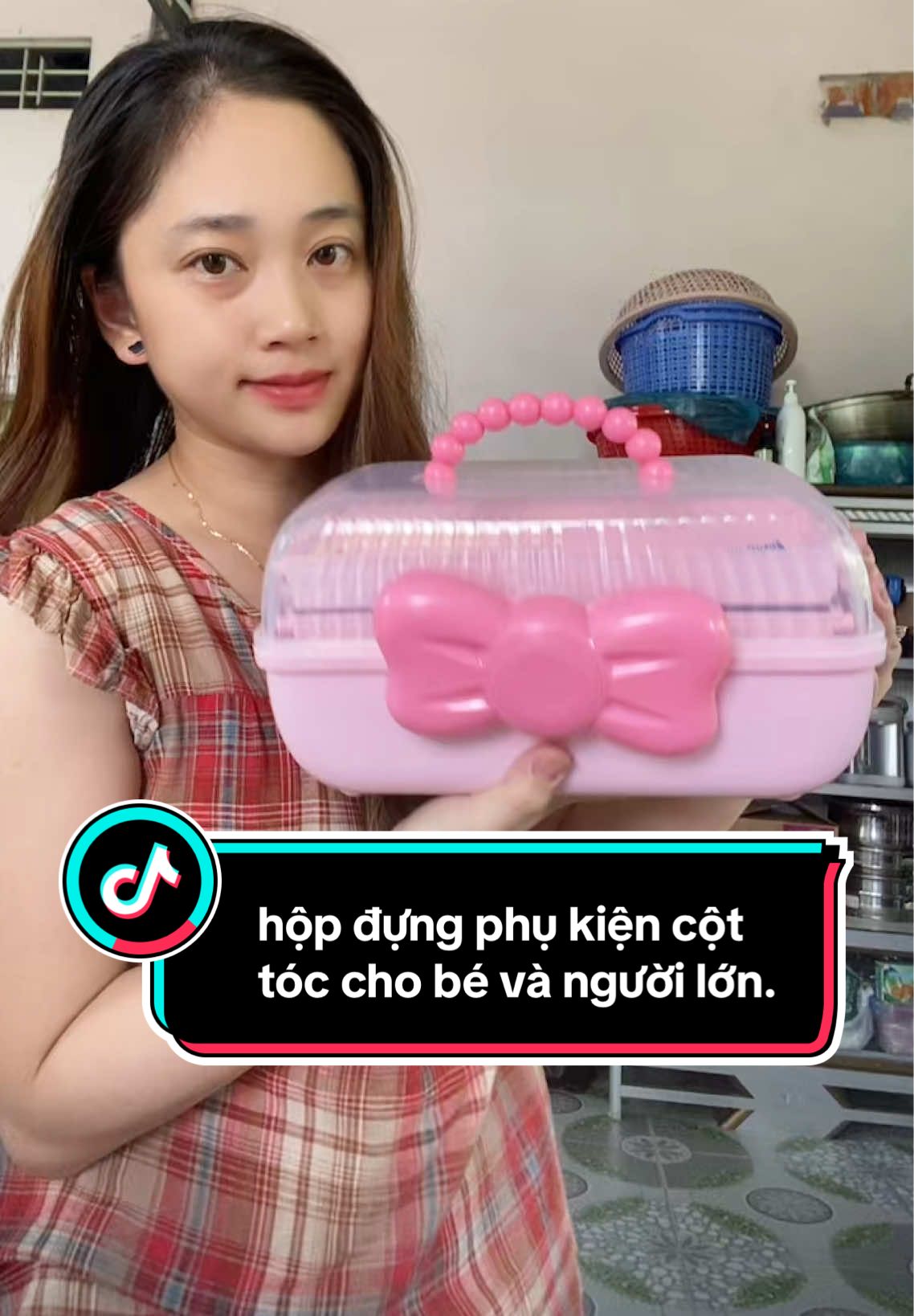 siêu tiện lợi gọn gàng là đây chứ đâu.  hộp đựng phụ kiện cột tóc cho bé và người lớn.  #mẹlisawin #xuhuongtiktok #congai #phukien #phukientoc @Mẹ Lisa & Win  @Mẹ Lisa & Win  @Mẹ Lisa & Win 