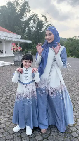 Mysista, ini nih look asli Larasati  Dress  dipakai kakak-adik jadi makin gemes, kompak, dan tetep keliatan mewah ✨ Kamu kebayang nggak kalau dipakai barengan sama keluarga? Mau aku kirimin katalog lengkapnya biar bisa pilih-pilih sekarang? Japri aja ya, bisa dicicil 3x kok 💕 #scarves #sarimbit #sarimbitkeluarga #sarimbit2025 #sarimbitinayalesy 