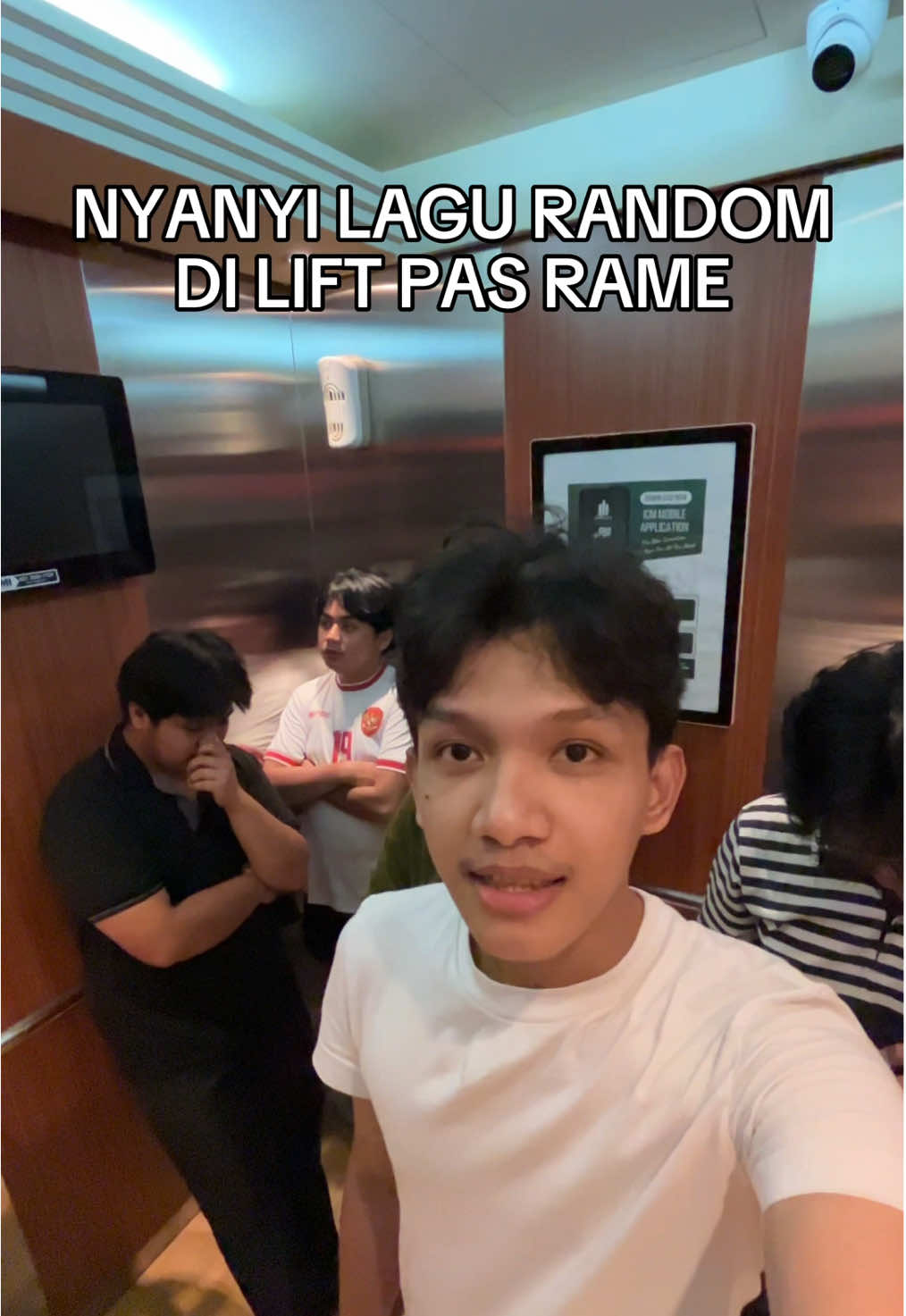 INTRUSIVE THOUGHTS YG AKHIRNYA KESAMPEAN 😭🙏 #fyp #kamisrojali #prank #lift #mallmegadeals 