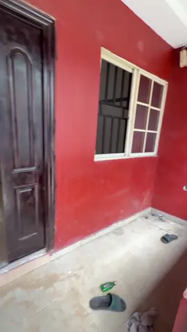 ➖➖➖➖➖➖➖➖ 🚨JUST RELEASED🫣 ➖➖➖➖➖➖➖➖ _Affordable Pop standard and spacious 1 bedroom flat currently available for rent 3mins walk to major  East west road_ 📍major East west road by Alakahia *Uses 18hrs light 💡verified by SOMTOO* ✅ Private varanda with protector🥰 ✅ Pop designs 💫 ✅ water heater 😁 📌 900k renew 800k Agent fee 20% Total: #realestateagent #HouseHunting #RealEstateAgent #LuxuryLiving #HomeSweetHome 