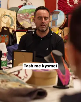 Artan Abrashi: Sot u takuam me Shoqatën e Grave ORKIDE në Prizren. Gratë e angazhuara të kësaj shoqate po japin kontribut të madh në fuqizimin e komunitetit, me aktivitetet dhe përkushtimin e tyre për barazi dhe zhvillim. Falënderim i veçantë për punën dhe mbështetjen e tyre për shoqërinë. Sektori jo-qeveritar do ta ketë përkrahjen tonë mbi parimin e barazisë dhe drejtësisë. #ArtanAbrashi #105 #Prizreni365 #Vetevendosje #Orkide 