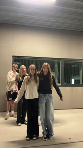 Lidt zesty bagerst?🤨😛🫰 #fypシ #fördig #brunettesdoitbetter @Cecilie @Celine @.Sarah.I @Hector @Danmarks trio⚽️🏟️👅🙌 @Mini Splinten 