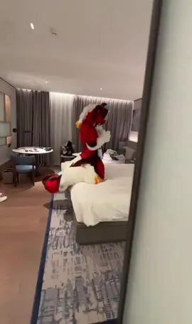 What are you doing, what are you going to do to me? ( Bilibili: 那神银酱 ) #furry #cute #fyp #fur #fursuit 