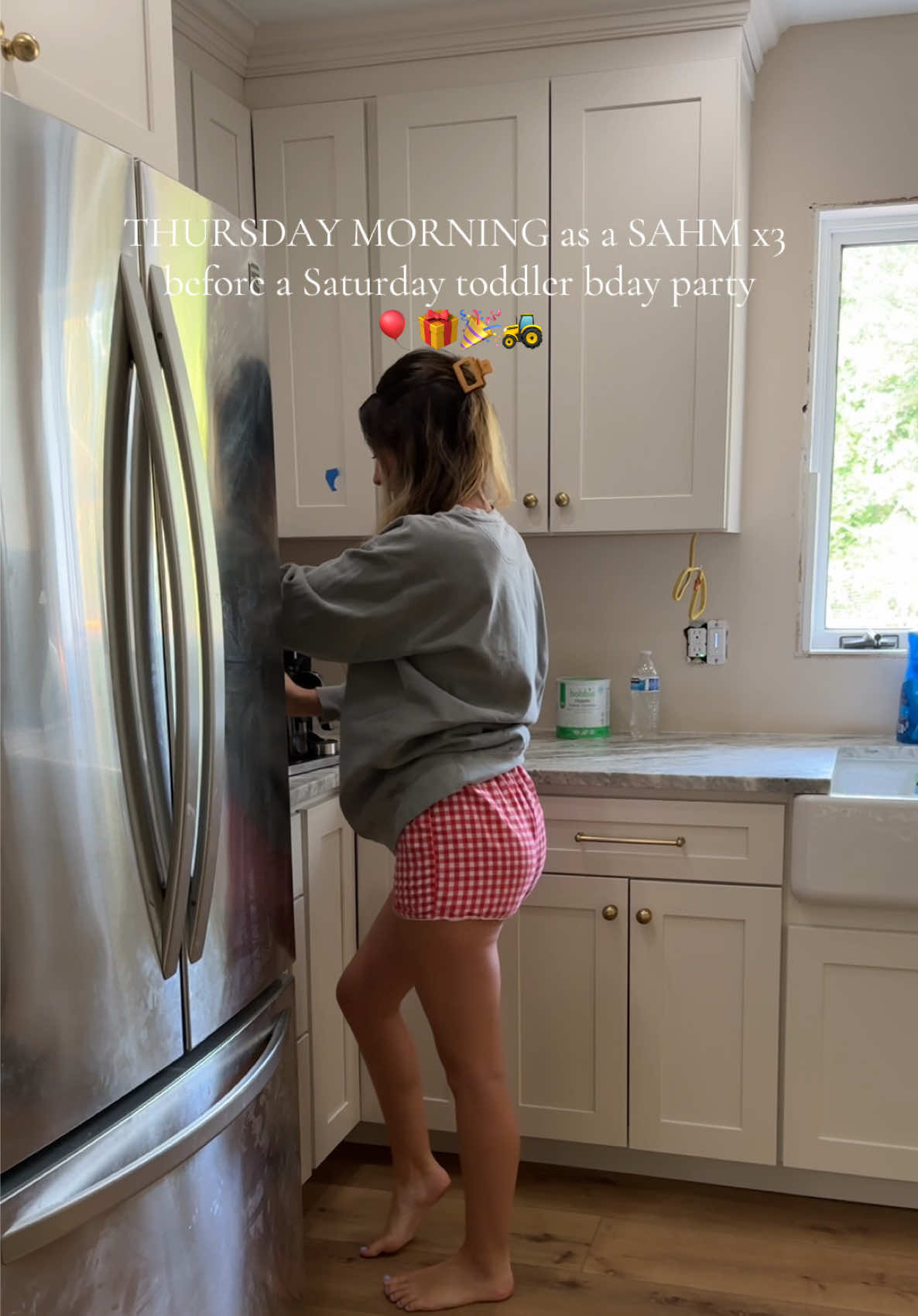 Are yall a hosting on Saturday or Sunday kinda fam?? 🎈🎁 #ditl #realisticmomlife #morningroutine #toddlerbirthday 