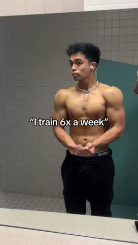 Prioritize rest and train smarter not harder. #GymTok #gymtransformation #fitnesstips 