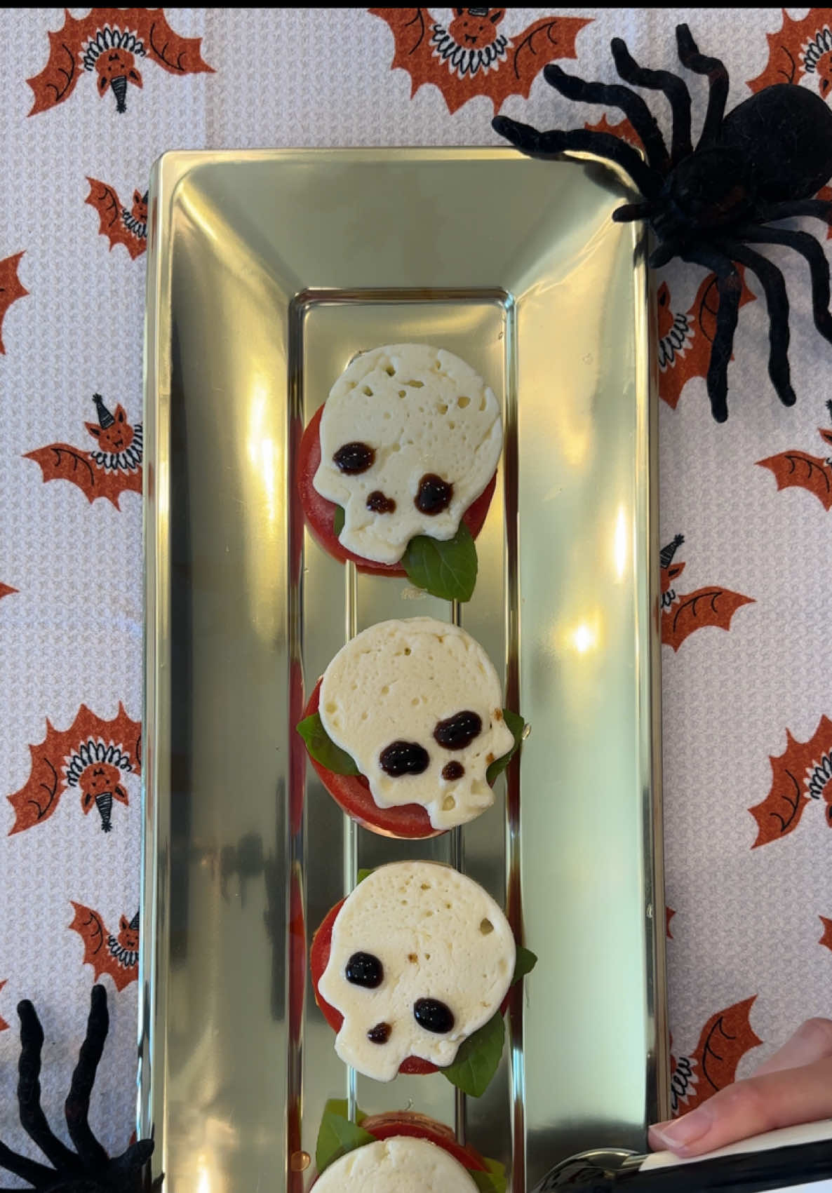 Replying to @SpookyMama Feeling cheesy this Halloween? 👻 Make these easy, cheesy skull mold mozzarella caprese salad bites!! They are so easy and fun. Perfect for a Halloween appetizer or party side! 🧡 #EasyRecipes #DinnerIdeas #halloween #halloweenfood #spookyseason @Bertolli @Kroger @GeometryHouse @Walmart @BelGioiosoCheese 