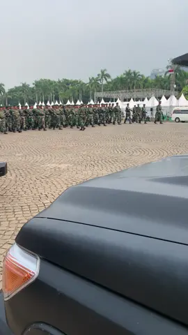 Teruslah berlatih dan berlatih. Cakra !! #huttni80 #monas #tni #cakra #kostrad 