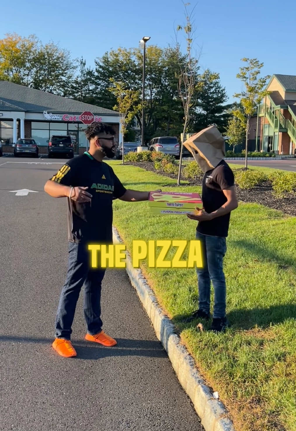 Tag a friend who would give the pizza to 😉 #pizzatwist 