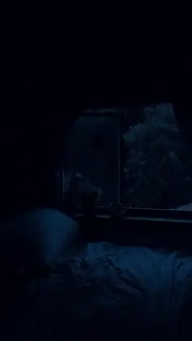 Ben hatalıyım, kabul… Ama insanı hataya götüren yol var ya, işte asıl mesele orada başlıyor. Kimse birden düşmez; ağır ağır sürüklenir, görmezden gelir, duymamazlıktan gelir. Sonra patlama noktası gelir ve tüm suç senin üstünde kalır. Oysa herkes aynı yollardan geçti, herkes o eşikte durdu. Benim payıma düşen hatayı ben yaşadım, bedelini de ödedim. Ama şunu bilsin insanlar: hata sadece yapanın değil, o noktaya gelene kadar yanında susanların da izidir. 🌊 Eğer bu satırlar ruhunuza dokunduysa, kelimelerin kıyısında buluşmak için takipte kalın @sirdenizi #serdaraliçelikler  #keşfetteyizzz  #seslendirmesanatçısı #keşfet  #şiirsokakta 