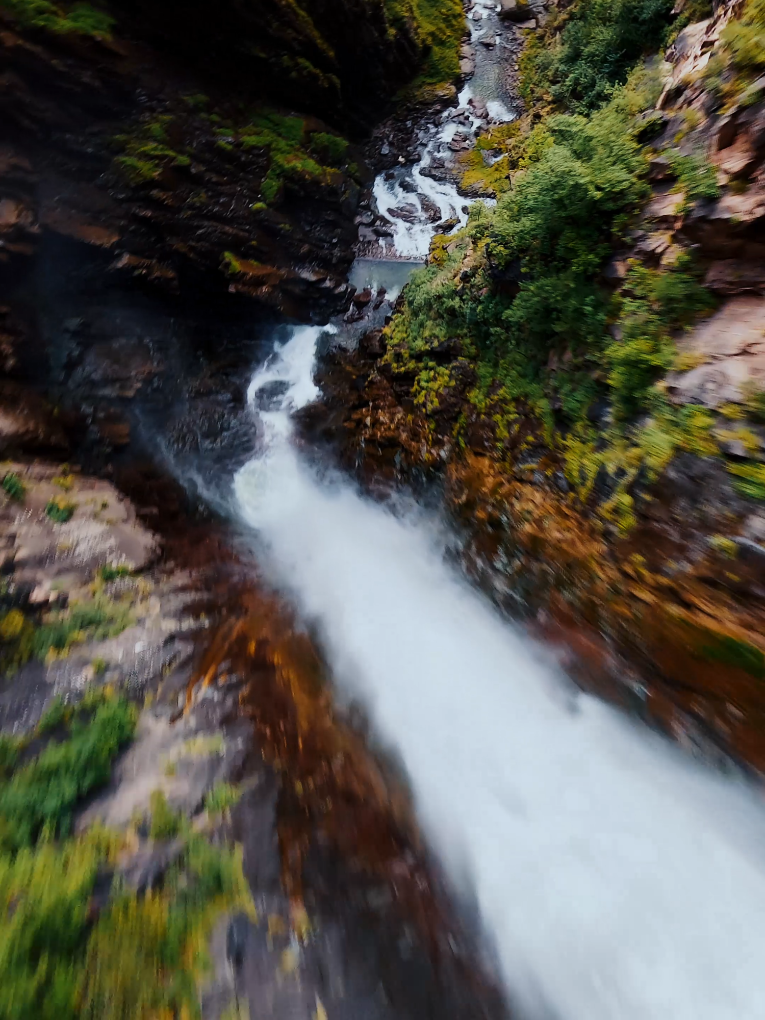 Diving down this waterfall was an insane feeling! . Follow @jaron.fpv for more! . . . . . . #fpv #fpvfreestyle #dronevideo #dronepilot #fpvpilot #fpvdrones #drone  FPV drone pilot