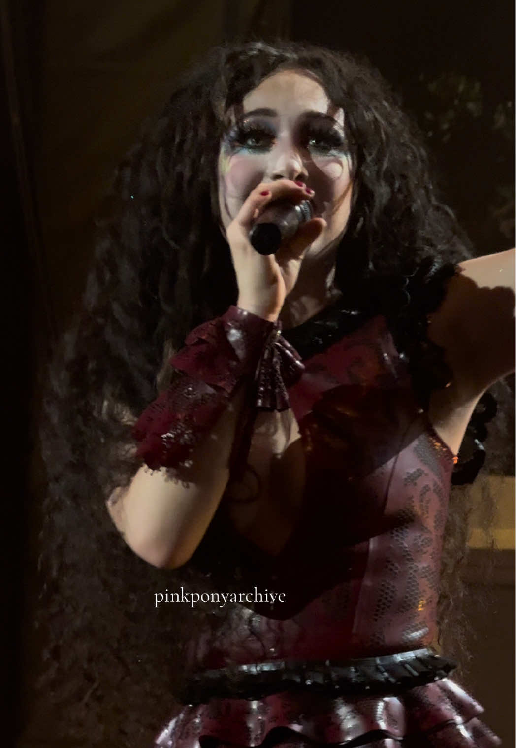 chappell roan performing ‘the subway’ at ‘visions of damsels & other dangerous things’ tour forest hills night 4 last night! via pinkponyarchive <3 #chappellroan #pinkponyclub #hottogo #midwestprincess #thesubway 