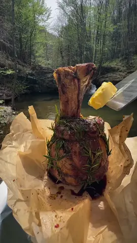 Cooking beef shank with marrow in mud in nature 🥩🪵🔥💦🐿 #cookingasmr #leon #outdoorcooking #beef #cookingnature 
