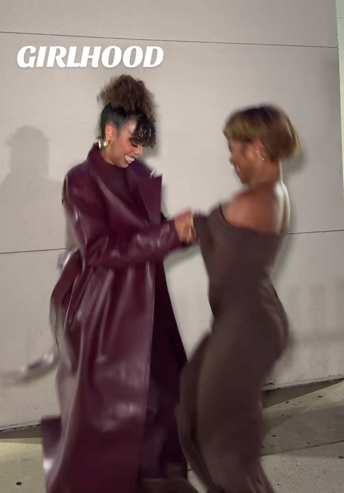 LMAOO it’s the simple things 👯‍♀️ @Christine Cruz #friends 