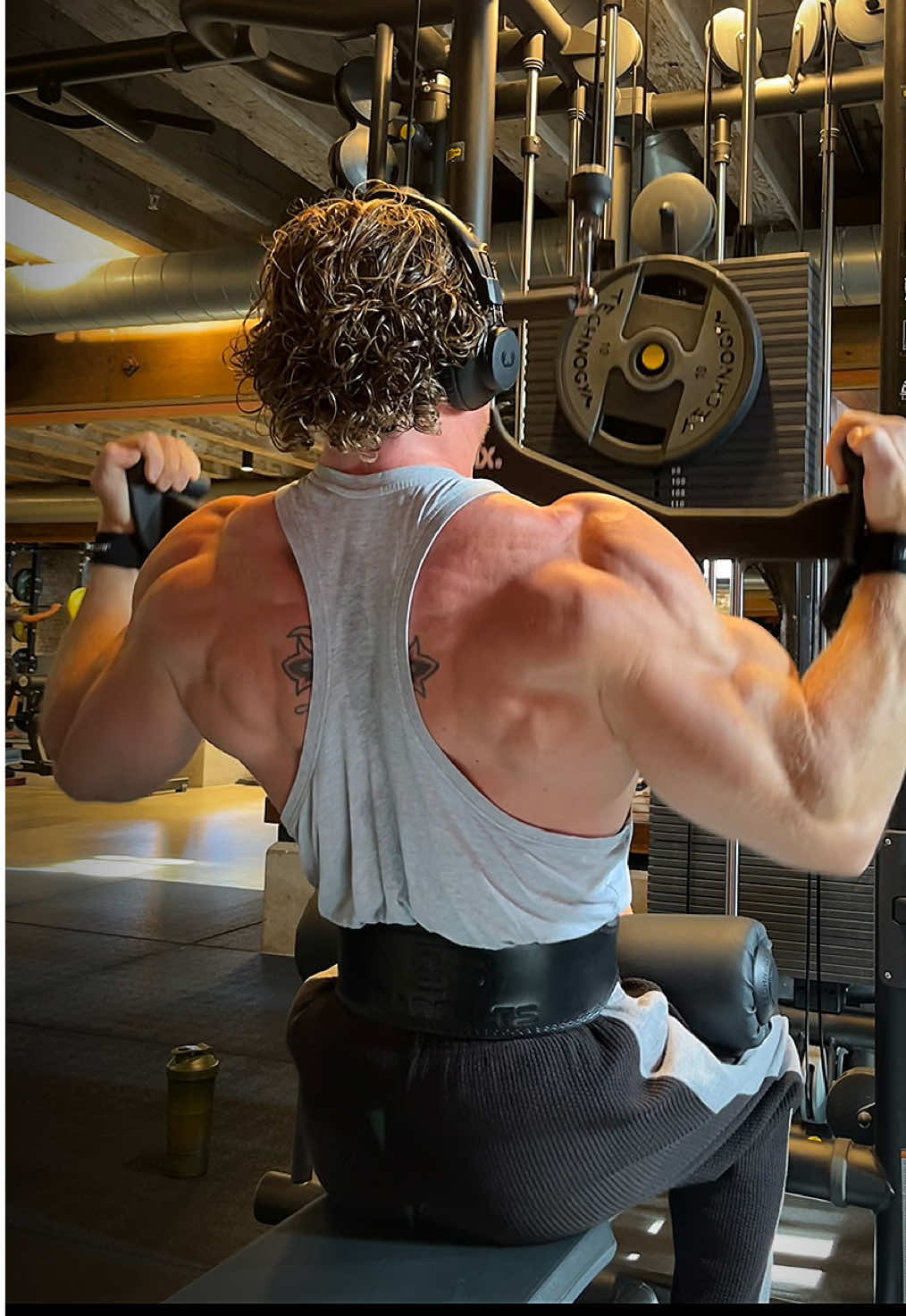 Lmx wide grip lat pulldown #bodybuilding #Fitness #gym #workout #chest #chestworkout #dumbbellpress #benchpress #bankdrukken #shoulderworkout #shoulderpress #legpress #squats #hacksquats#legcurl #legextension #classicphysique #classicbodybuilding #fitnessmotivation #training #gymmotivation #exercise #trainmore #goldenera #gym #goldenerabodybuilding #latpulldown #barbellrow #tricep #bicep                   