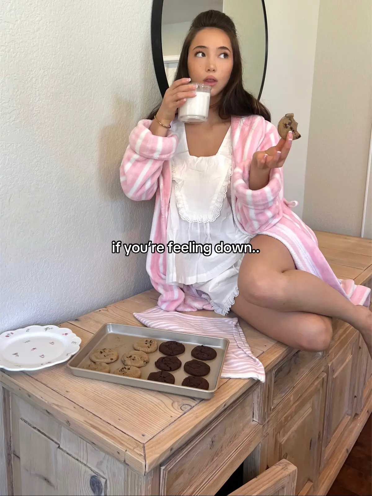 a @Sweet Loren’s ✨ cookie a day keeps the negative thoughts away 🥛🍪💕 #relationshipwithfood #foodpositivity #sweetlorenspartner 