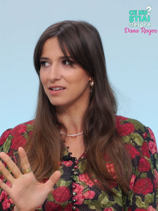 🎬 Noul show „Ce nu știai despre” începe cu un invitat special: Dana Rogoz, fără filtru! 🤩 Gafe memorabile, cadouri bizare și lecții de viață – toate spuse cu sinceritate și umor. Formatul emisiunii aduce întrebări directe, jocuri de tip „Adevărat sau Fals”, răspunsuri-fulger ⚡ și un moment exclusiv: o fotografie personală, niciodată publicată până acum. 📸 🎙️ Moderatorul emisiunii: Mara Coman  👉 Nu rata primul episod, la ora 17:00, pe libertatea.ro! 😉
