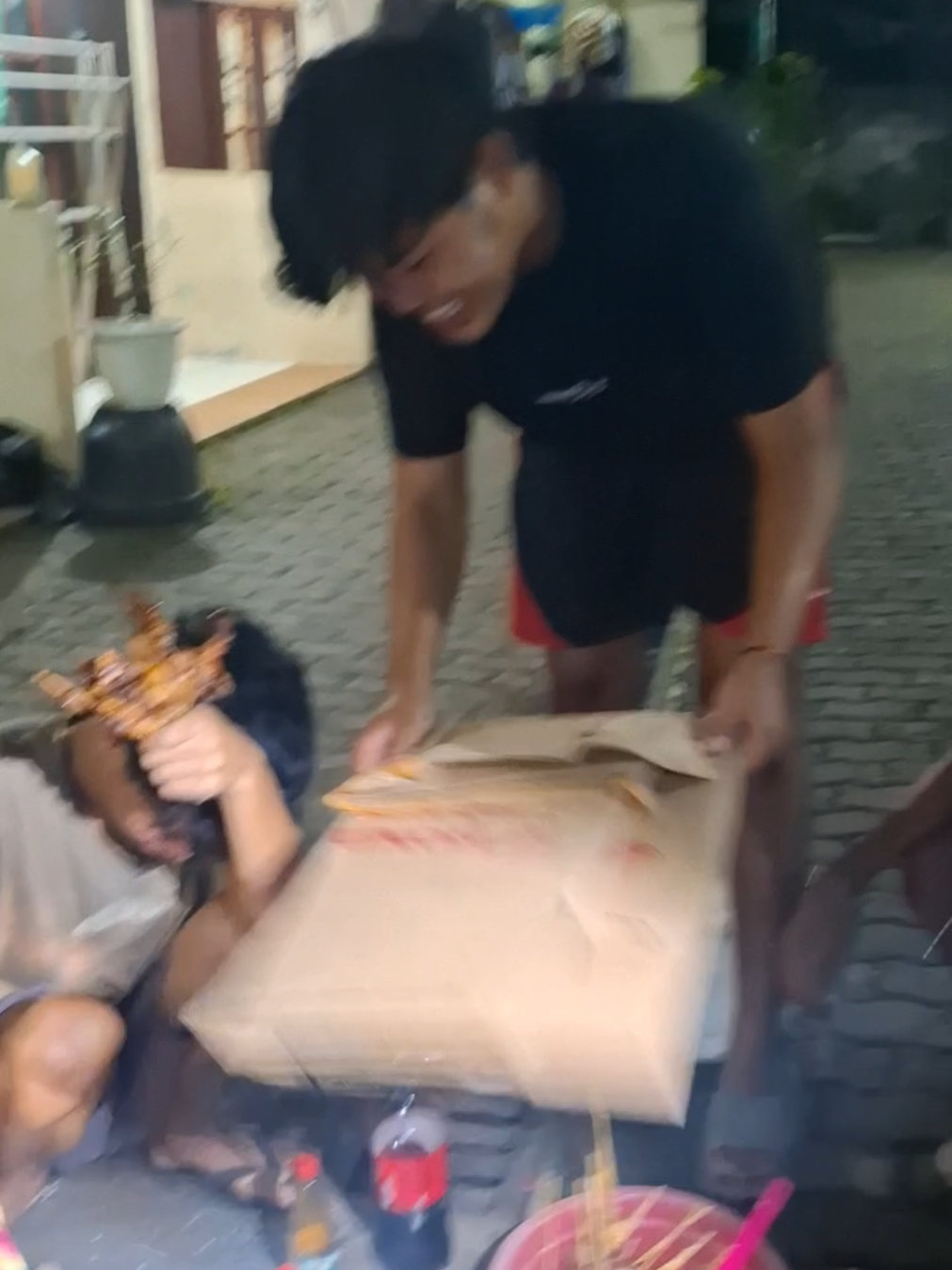 siapa nih yang punya tetangga udah kaya sodara sendiri..salah satu nikmat dari allah ketika kita didekatkan dnegan orang² baik .  #fyp #fypage #fypシ゚  #kontrakan #tetangga 