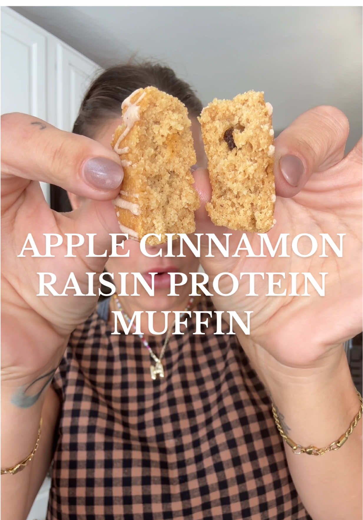 NEW FLAVOR JUST HIT & IM RATING 9.5/10 HERE ! Only bc i want more cinnamon on mine😂 #primebites #proteinmuffin #proteinsnack 