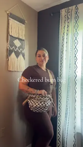 The perfect checkered bum bag for fall 🤎 #fall #falldealsforyou #fallfashion #bag #fyp 