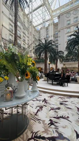 just stunning 😍 #londonhotspots #landmarkhotel #pianomusic #elegant 