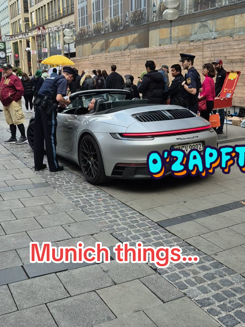 Das gibt's a nur in München  #fußgängerzone  #münchencity  #munichthings  #porsche  #kaufingerstrasse 