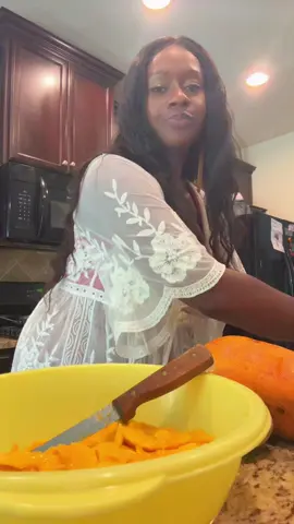 Follow for more!!! Share with someone who could use some gut health and cancer prevention tips! I am not a doctor but I am a naturalist and I love all things health and wellness!  Mango spice: meal replacement smoothie!!!! #juice #backtoearthjuices #healing #health #guthealth 