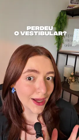 Vem comigo! 🤓 A FGV utiliza as notas do ENEM para classificação em alguns cursos, aceitando edições recentes do exame. 🤓 Processo Seletivo Internacional: A FGV oferece vagas destinadas à modalidade de Processo Seletivo – Exames Internacionais, para candidatos brasileiros e estrangeiros que realizaram, nos últimos dois anos, um ou mais dos seguintes exames: IB (International Baccalaureate Diploma Programme), ABITUR, BAC (Baccalauréat), e SAT (Scholastic Aptitude Test). 🤓 Outras: Transferência e/ou Portador de Diploma, Olimpíadas do Conhecimento e + no site da FGV (vestibular.fgv.br/processo-seletivo) ➕ Dica extra: Na mesma linha de salvar citações para ter repertório, eu também anotava 2/3  dados estatísticos sobre temas recorrentes, como, educação, saúde, diversidade e + Já compartilha com quem vai prestar vestibular! #VestibularFGV; #GraduaçãoFGV #dicasdeestudo #dicasdevestibular #enem @fgv.oficial 