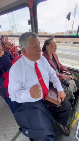 Sí, maravilloso es el Señor Jesús qué reina con poder. 