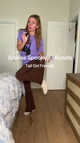 Girl math! You’re buying a pair of jeans and you get a free surprise T-shirt 👀👻👻 #spookybundle #tallgirl #longlegs #TikTokShopCreatorPicks #TikTokShopFallDealsForYou 
