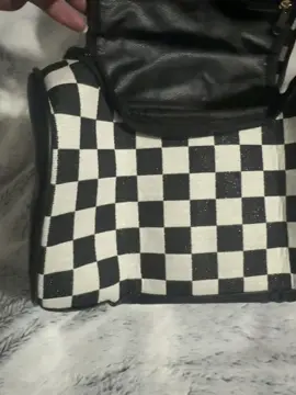 Fashion checkered, printed makeup bag, i’m assessed with checker prints , you can use this bag for multiple different uses, comes@In different colors go grab yours ##makeupbag#f#fashioncheckerprintbag
