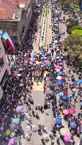 Xela se viste de fe y devoción en honor a la Virgen del Rosario, Madre y Reina del Occidente. #guate #guatemala #xela #viral 