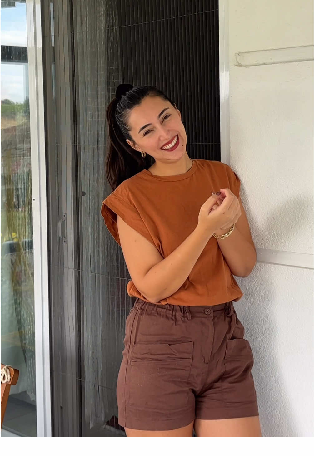 Bazen bir tatlı yapmak sadece tatlı yapmak değildir🍮Sevdiğin insanı düşünerek mutfağa girmek, onun yüzündeki mutluluğu görmek her şeyden daha değerli 🥰 Bizim mutfağımızda tariflerden çok, sevgi ve samimiyet var. 🫶🏻 👉 Bizim mutfağımızdaki samimiyet için takipte kalın 💕 🥄 Tarif: kadayıf 🥄4YK şeker 🧈3YK tereyağı 🌰1SB ceviz 🥛1lt süt 🥄4YK un 🌽2,5YK nişasta 🍬1SB şeker 🍨1pk vanilya 🧈1YK tereyağı #kadayıfmuhallebi #tatlıtarifleri #mutfaktaaşkvar #bizimmutfak #aşkla 