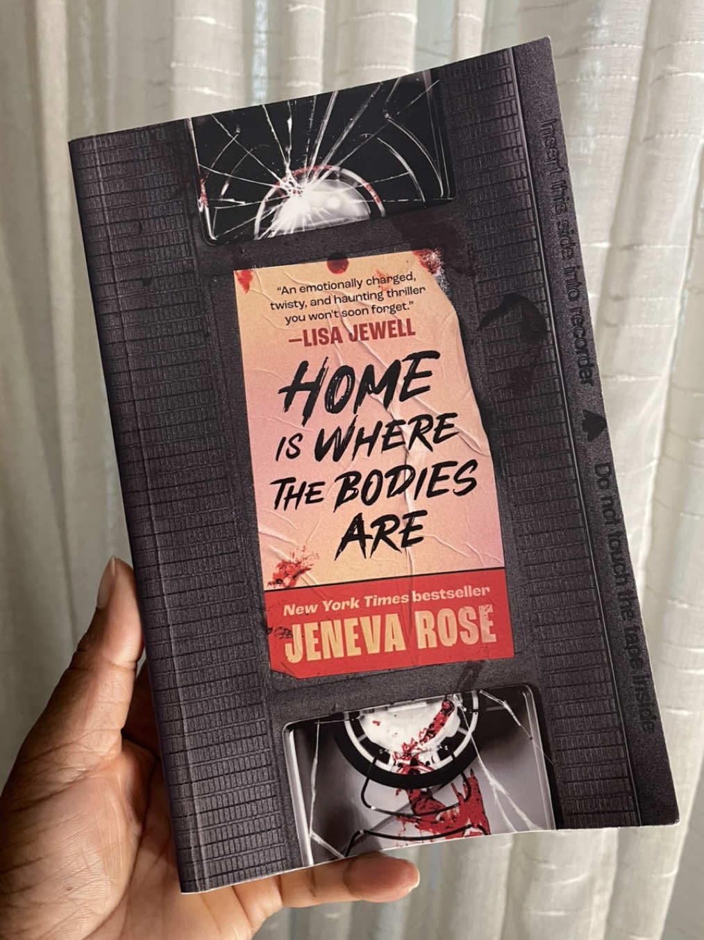 🍁2025 Fall binge reading!🍁 • Home Is Where The Bodies Are by Jeneva Rose • Read: September 22-25 ⭐️⭐️⭐️⭐️ (4 Stars) #BookTok #bookworm #fallreadinglist #theillerbooks #horrorbooks #jenevarose 