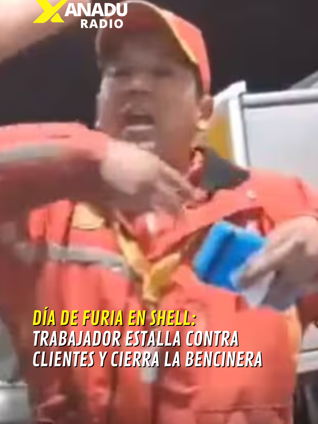 😡⛽ Un trabajador de Shell en Llanquihue perdió la paciencia y lanzó un fuerte descargo contra clientes que lo acusaban de demora. 📹 El video se viralizó rápidamente y generó debate en redes. 👉 ¿Crees que fue justificable su reacción o se le pasó la mano? #Shell #Llanquihue #VideoViral #FiestasPatrias #Chile