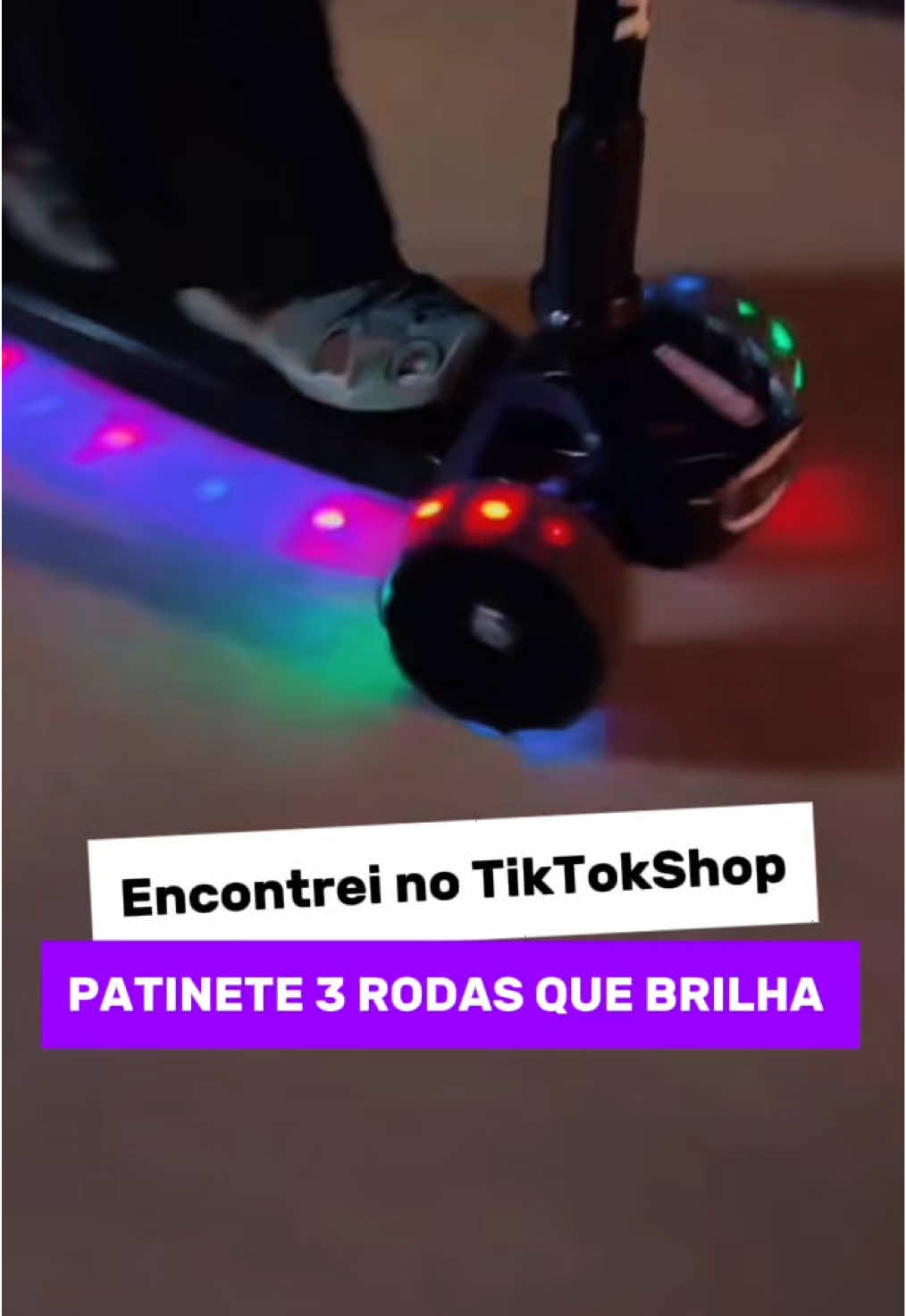 A diversão agora tem 3x mais brilho! Com o nosso patinete de 3 rodinhas com LED, a aventura do seu filho fica mais segura e muito mais colorida. Ideal para as tardes no parque ou para deslizar pela vizinhança! Garanta essa diversão agora! Clique no carrinho laranja e deixe a imaginação deles voar!