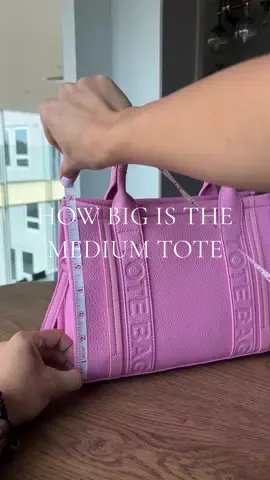 Let’s see how big is the medium tote is💕✨ #bag #totebag #OOTD #fyp #ellomedia 