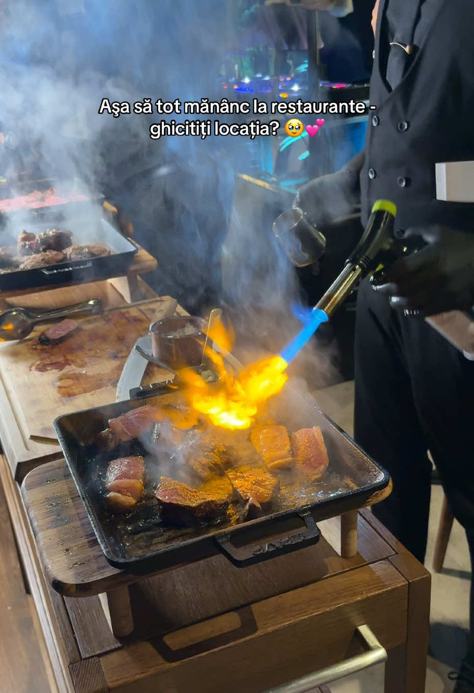 Aşa experiențe unice găsim mereu - ghiciți locația? #restaurant #bucharest #romania #tomahawk 