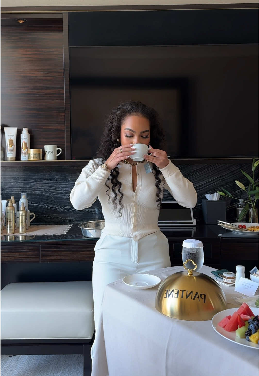 Softness isn’t something you earn, it’s something you allow. Come get spoiled with me 🤍✨@Pantene Pro-V #SoftLife #ComeWithMe #softgirlera 