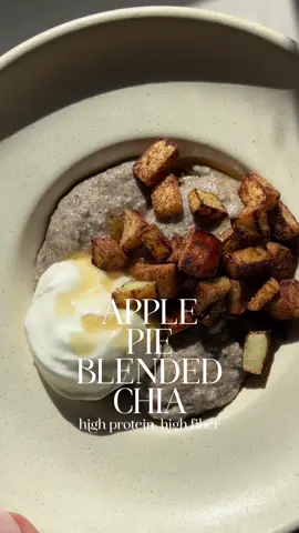 Ingredients ½ cup (60 g) chia seeds 2 tbsp (15 g) ground flaxseeds 1 cup (240 ml) milk of choice 2 scoops (50 g) vanilla protein powder 1 tsp cinnamon Maple syrup, to taste 1 medium Granny Smith apple, diced 1 tsp cinnamon 1 tbsp (15 ml) maple syrup, optional Greek yogurt or skyr, for topping Maple syrup, for drizzling Directions Blend the chia seeds, flaxseeds, milk, protein powder, cinnamon, and maple syrup until smooth. Refrigerate for at least 4 hours, or overnight, until thickened. In a small pan, cook the diced apple with cinnamon and, if using, maple syrup until softened and lightly caramelized. Layer the chia pudding with Greek yogurt, apples, and finish with a drizzle of maple syrup. #healthyrecipe #refinedsugarfree #glutenfree #applecrisp 