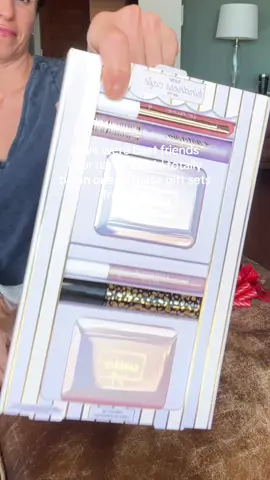 This eye palette gift set from tart is such a great deal. Your besties are gonna love you for it. #makeupgift #giftset #giftsforher #giftideasforher #falldealsforyou 