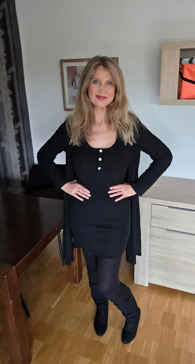 Yes, I like pink. But black looks kinda elegant 🥰#blackdress #minidress 