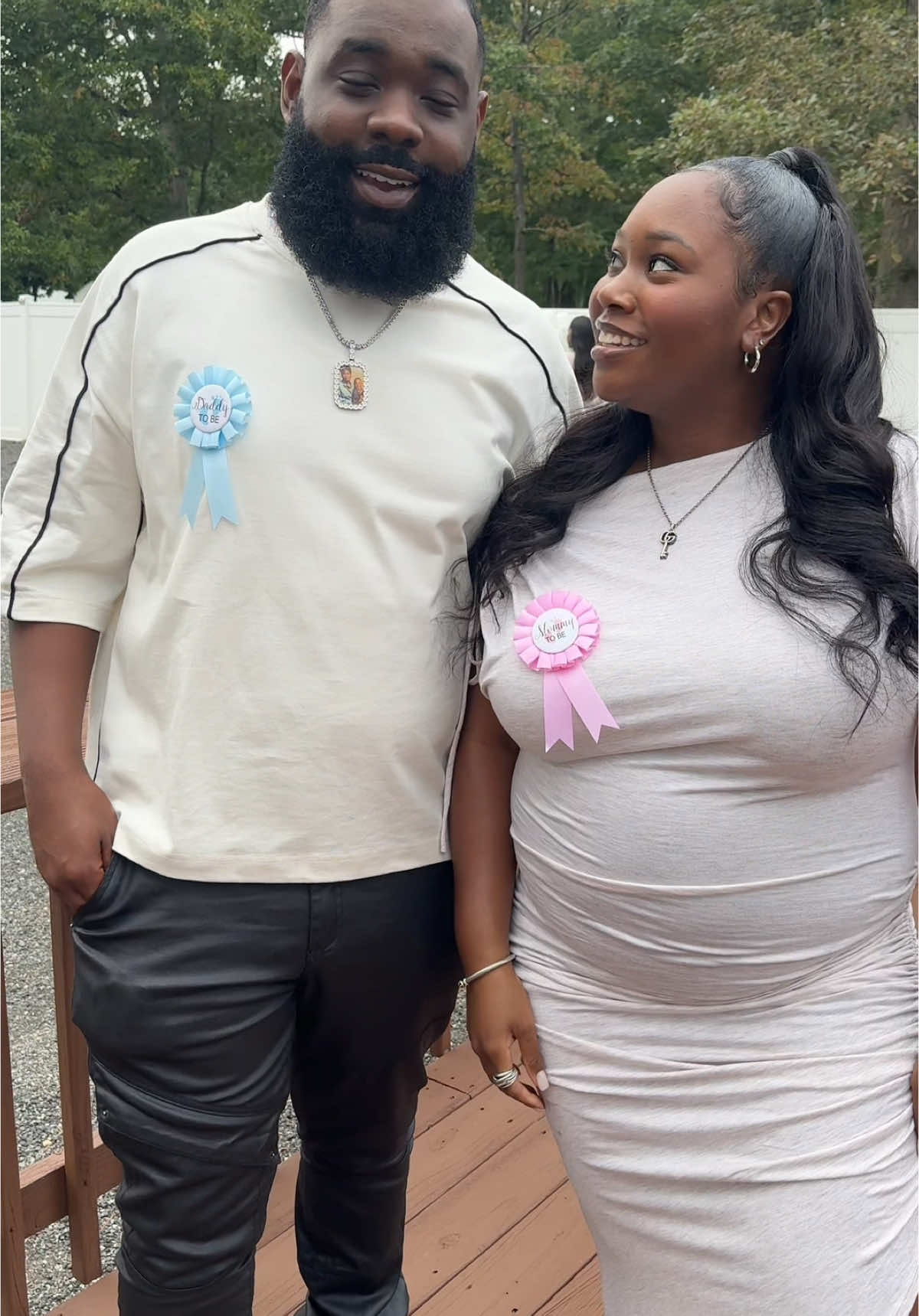 Gender Reveal Day!! 🥹 Y’all team boy or Team Girl?! Drop it in the comments what you think Baby Yates will be… 💗💙💗💙 #genderreveal #genderrevealparty #genderrevealideas 