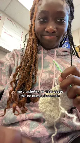 yes ik im recording on my phone 😭😭 #fyp #viral #crochet #school #secretaccount 