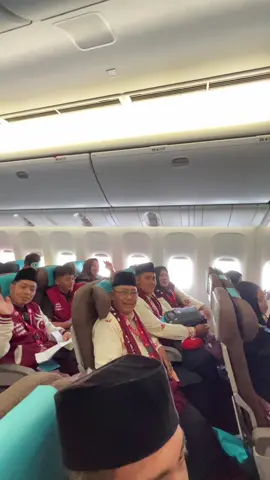 Bismillah Mohon Doa Restu  Jakarta - Jeddah by Garuda Indonesia @Aliatour Tulungagung  #paknaseh #kyainaseh #ngashosasirmu #mbahsupari #masiyun #sobatngaret #ridho #oscarfarm #umroh #umroh2025 #aliatour #aliatourtulungagung 