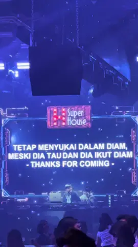 Ada rasa yang kupeluk erat, tanpa perlu dunia tahu. Cukup aku, diam-diam, mencintaimu sepenuh hati.”